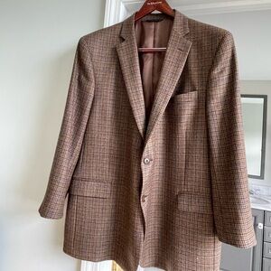Men’s wool tweed sport coat. This Brooks Brothers Regent fit jacket is a 48R.